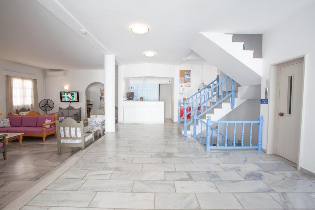 TV a/nebo společenská místnost v ubytování Polos Hotel Paros