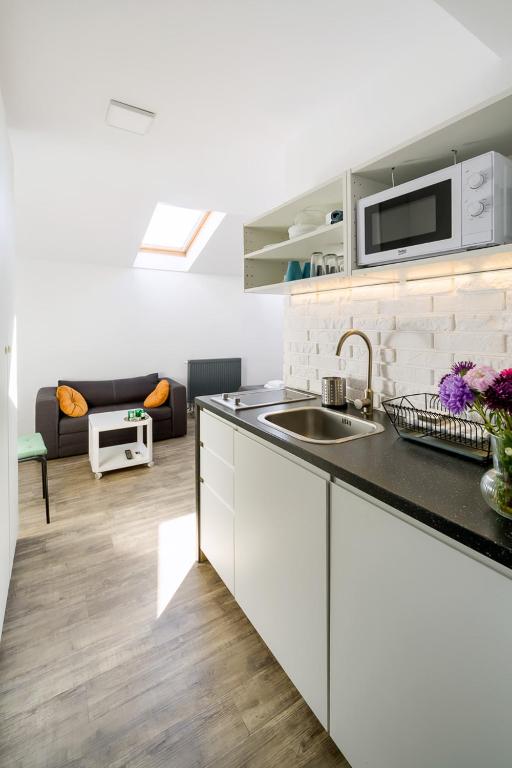 Kuchyňa alebo kuchynka v ubytovaní Modern apartment in the very central location 18
