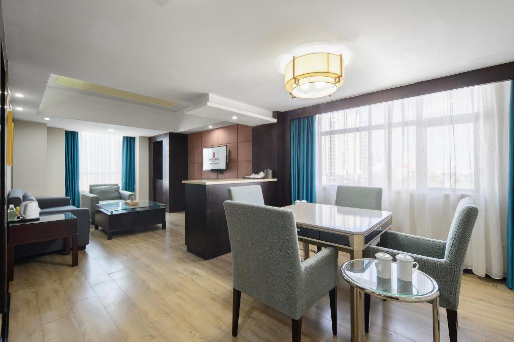 TV a/nebo společenská místnost v ubytování Foshan Rezen Select Pasonda Hotel