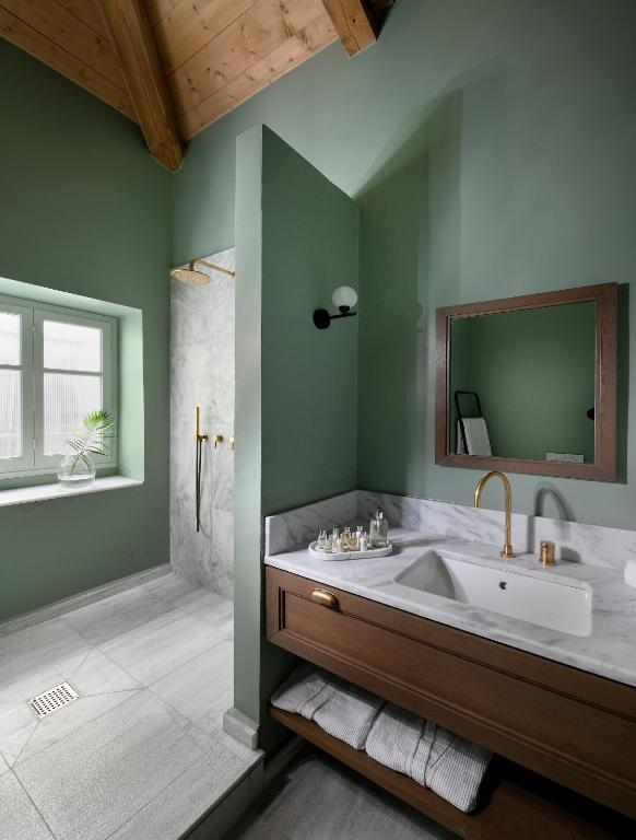 ATHINAIDOS QUARTERS by K&K - ATHINAIDOS NOBLE SUITE BY K&K