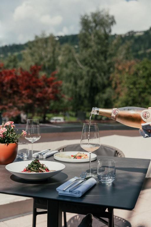 Nápoje v ubytovaní Hotel WH - Wiesnerhof