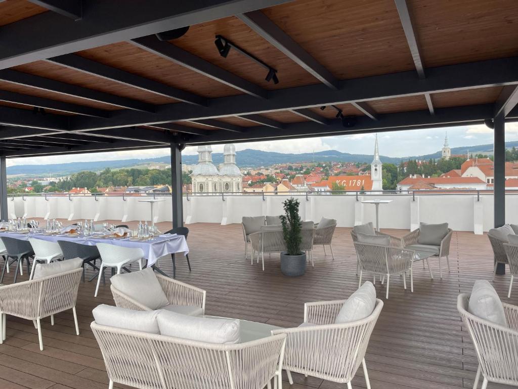 Nespecifikovaný výhled na hory nebo výhled na hory při pohledu z hotelu
