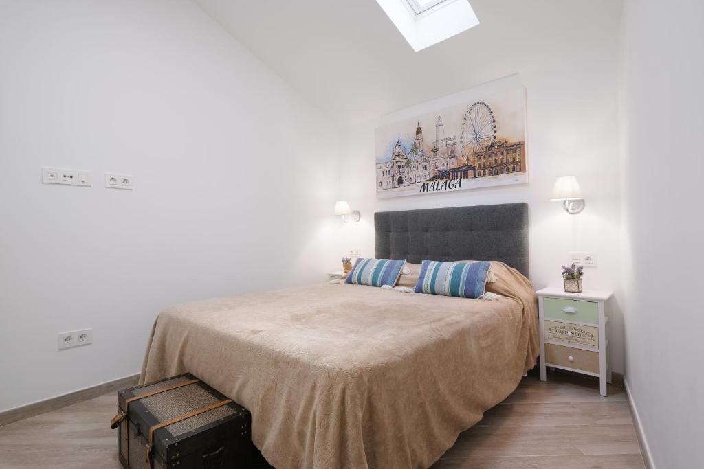 Posteľ alebo postele v izbe v ubytovaní Malasaña 51, new art apartment, breakfast included, historic center, quite neighborhood, ML