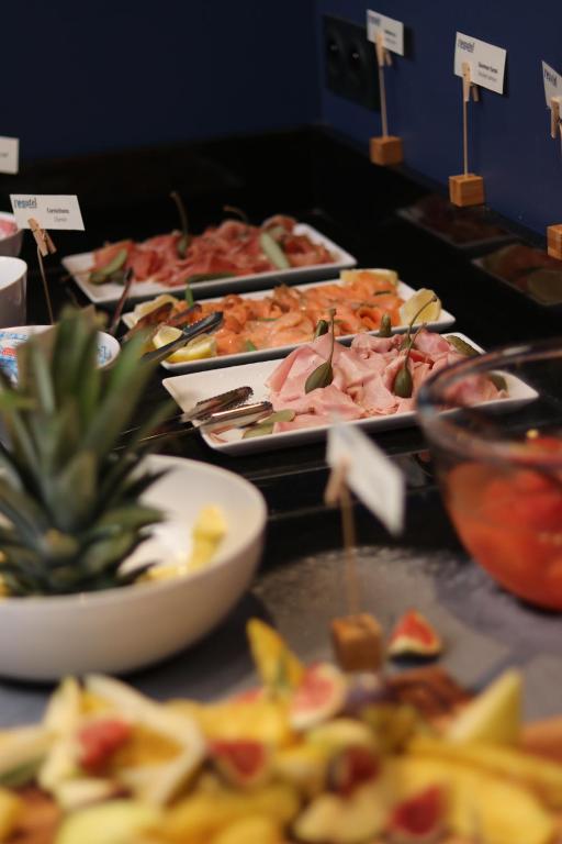 a table topped with lots of different types of food at L'Eautel Toulon Centre Port in Toulon