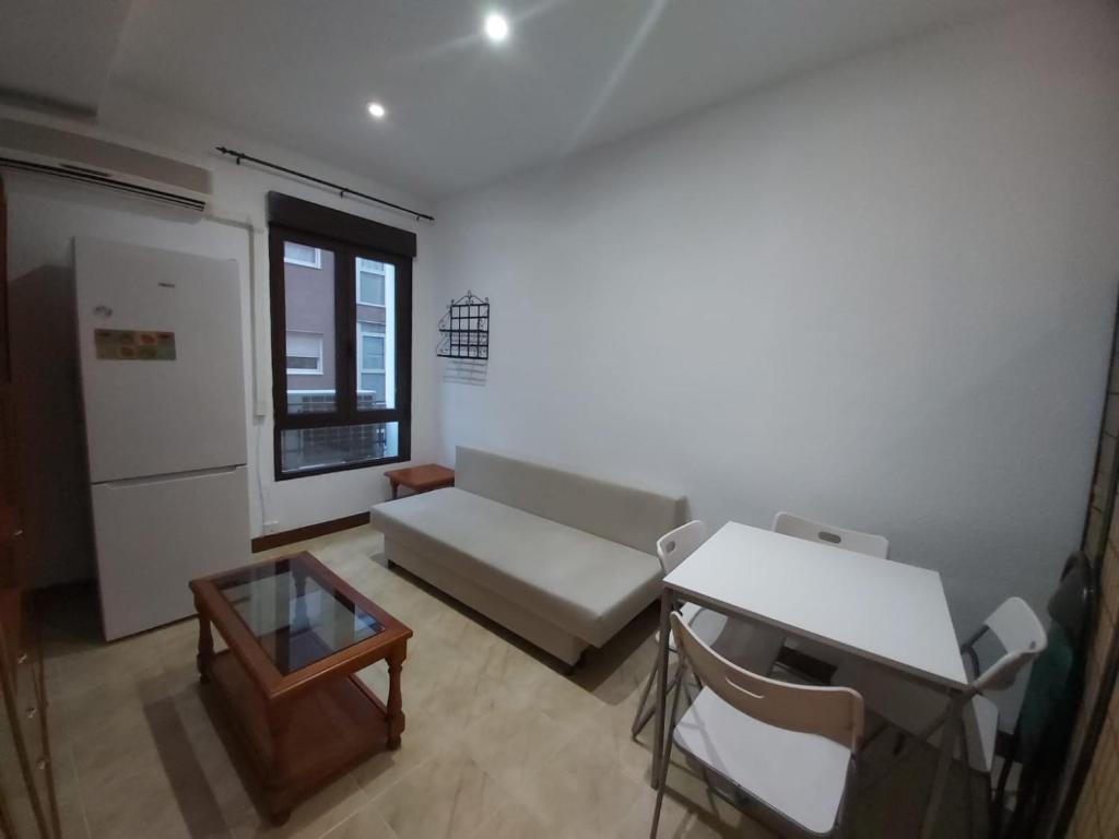 a living room with a couch and a table at Apartamento Ideal Retiro - Centro de Madrid in Madrid