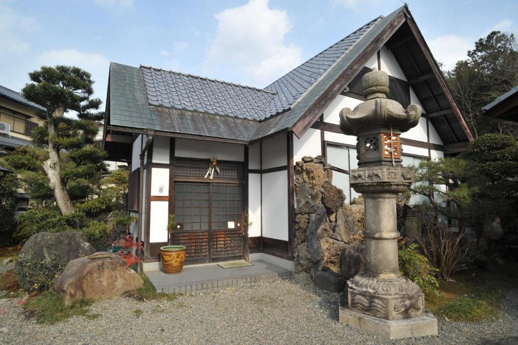 Budova, kde se ryokan nachází