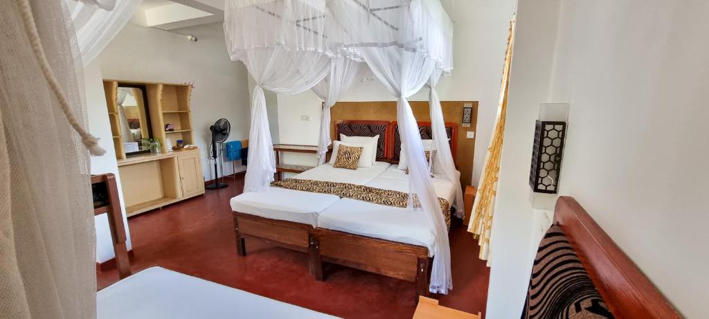 Hilltop Guest House - 15