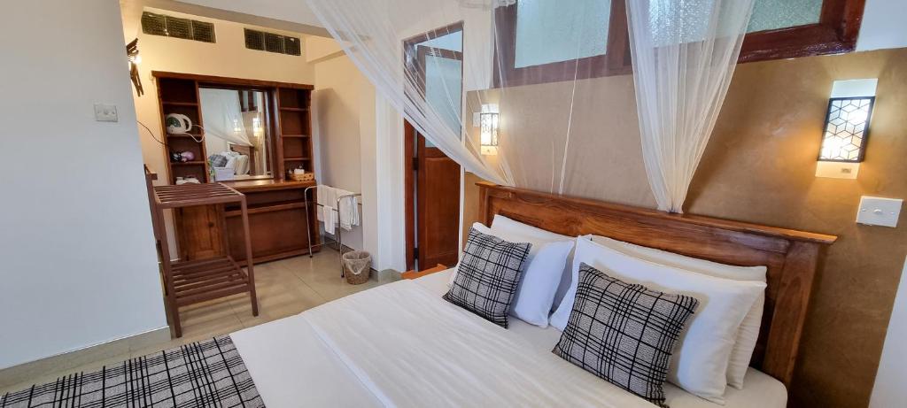 Hilltop Guest House - 4