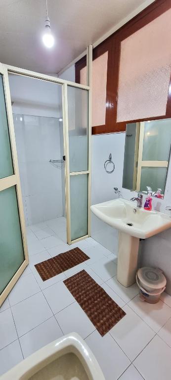 Hilltop Guest House - 7