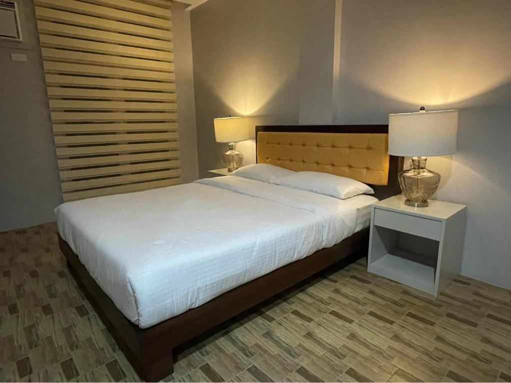 J Spazio Apartelle and Cafe - Deluxe Queen Room