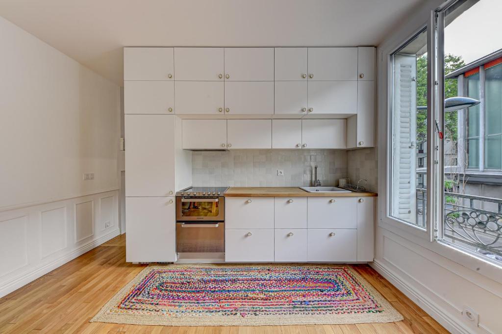 Kuchyňa alebo kuchynka v ubytovaní Appartement parisien lumineux proche métro