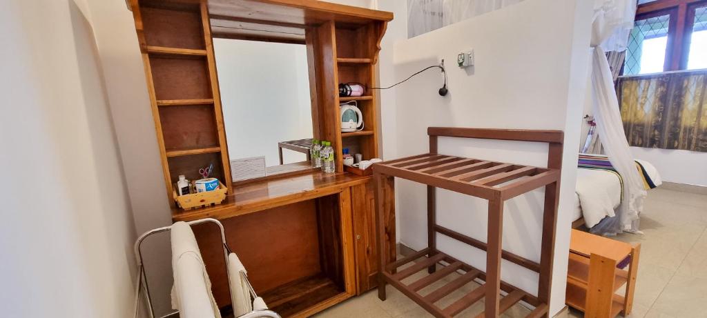 Hilltop Guest House - 12