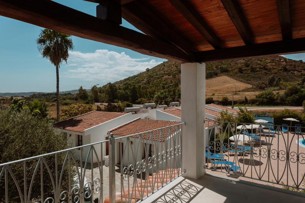 Nespecifikovaný výhled na hory nebo výhled na hory při pohledu z hotelu