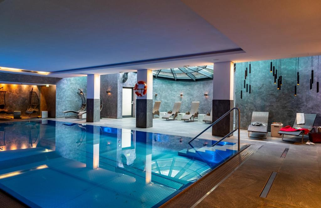 The swimming pool at or close to Hotel Latini