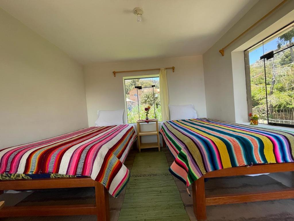 Letto o letti in una camera di Richar’s home - experience Amantani with my family