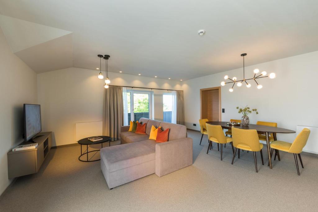 TV a/nebo společenská místnost v ubytování Hotel Hennersberg