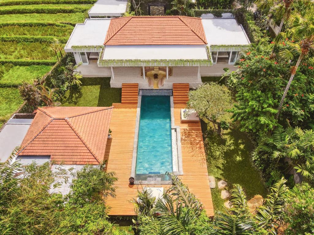 Reina - NEW 3 BDR Luxury  huge garden