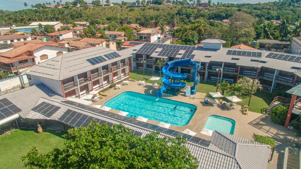 Bazén v ubytování Baia Cabralia Hotel nebo v jeho okolí