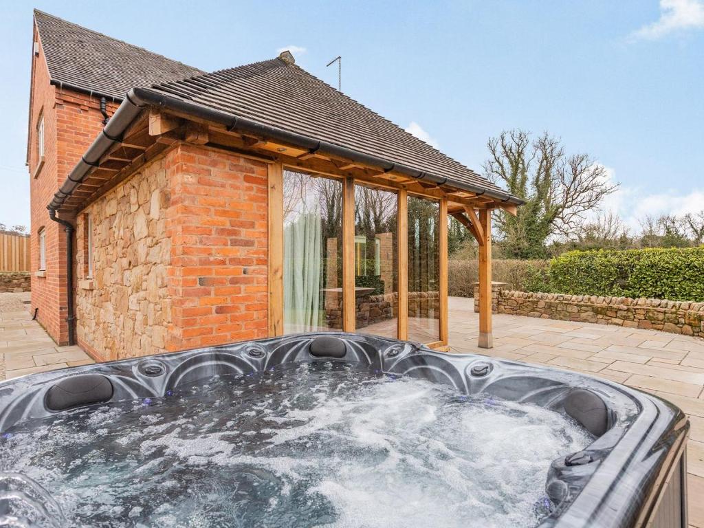a hot tub in the backyard of a house at The Continent in Ticknall