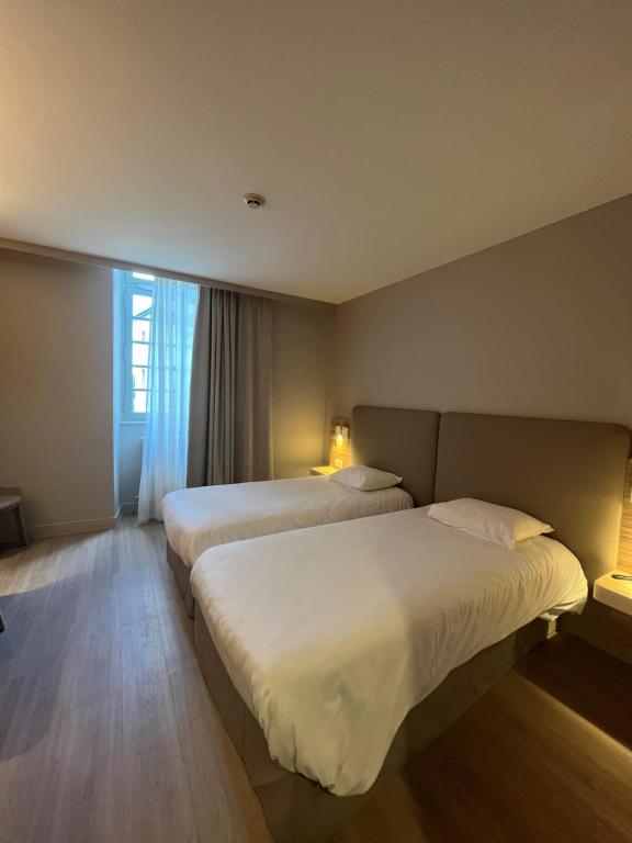 Postel nebo postele na pokoji v ubytování Hôtel de l'Abbaye des Prémontrés