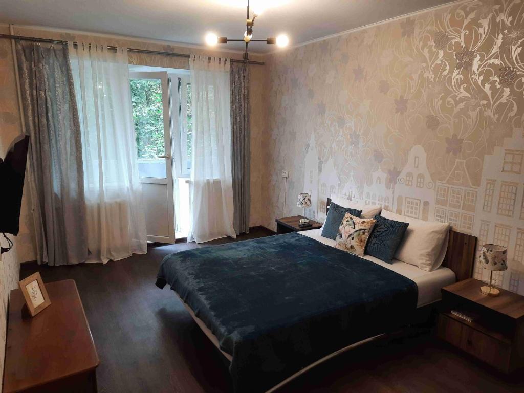 Giường trong phòng chung tại Апартаменты Амстердам проспект Богдана Хмельницкого