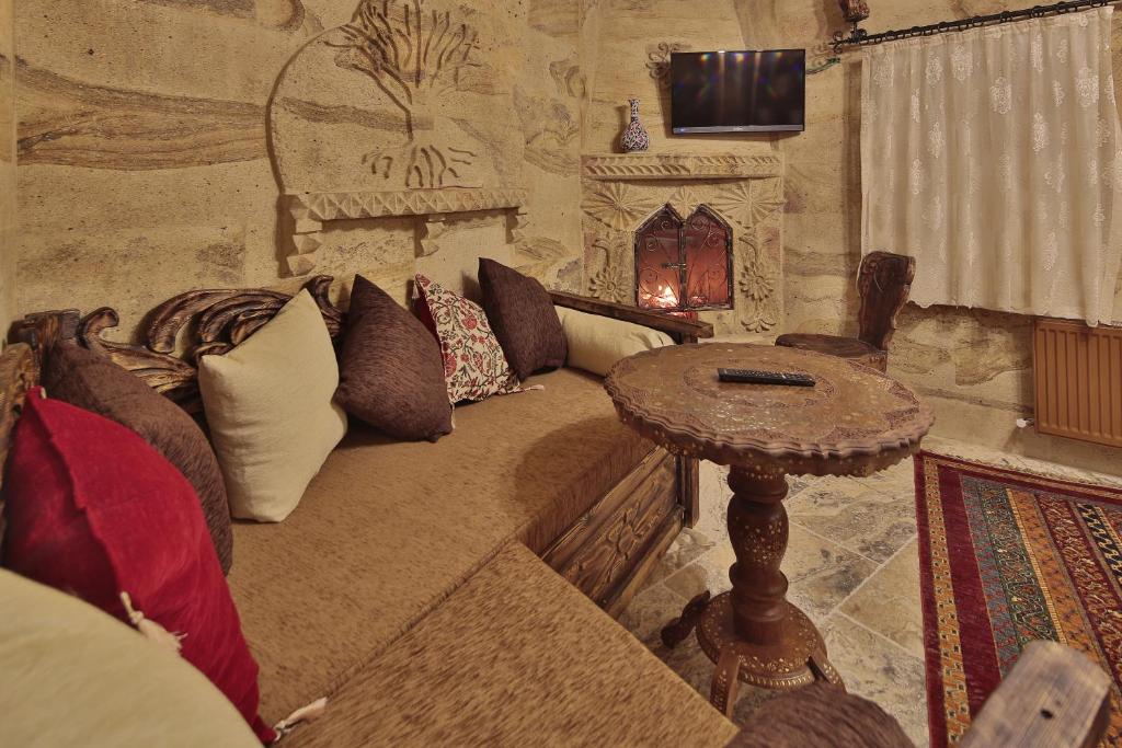 Old Town Stone House - 6