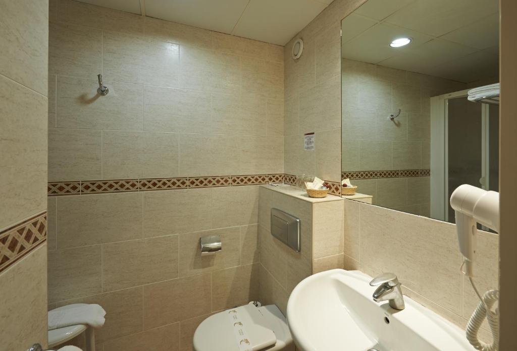 Un baño de Hotel Abat Cisneros Montserrat