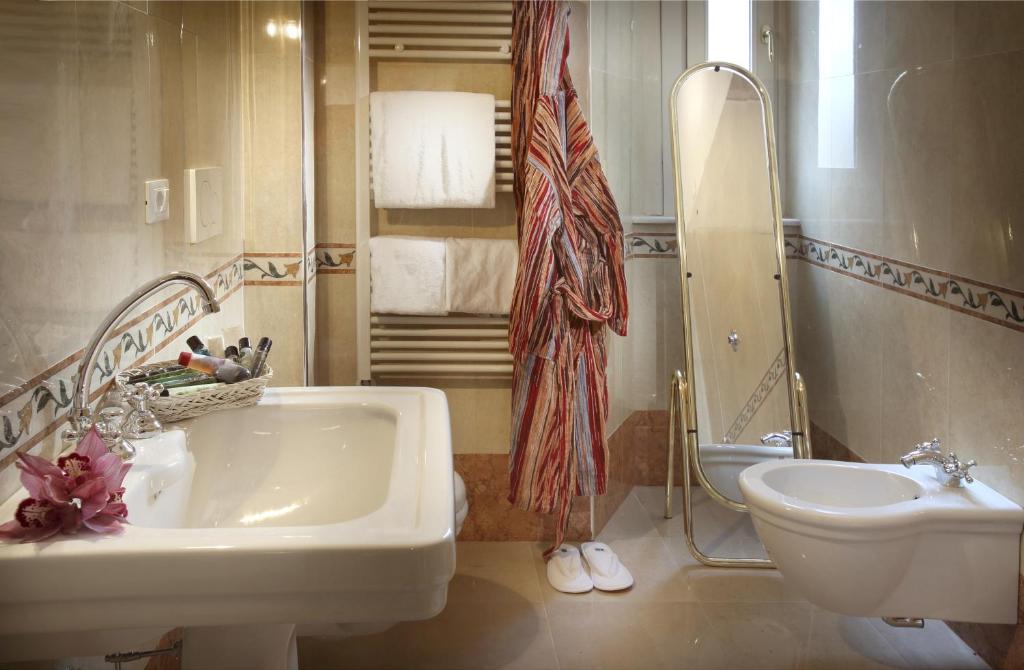 Koupelna v ubytování Grand Hotel Plaza & Locanda Maggiore