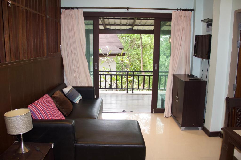 TV a/nebo společenská místnost v ubytování บ้านธานี (BAAN THANI)
