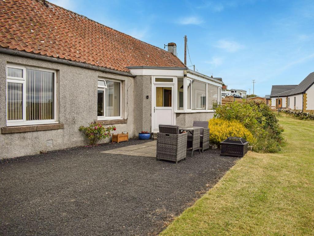 a house with a patio in the yard at Southview Cottage in Cupar