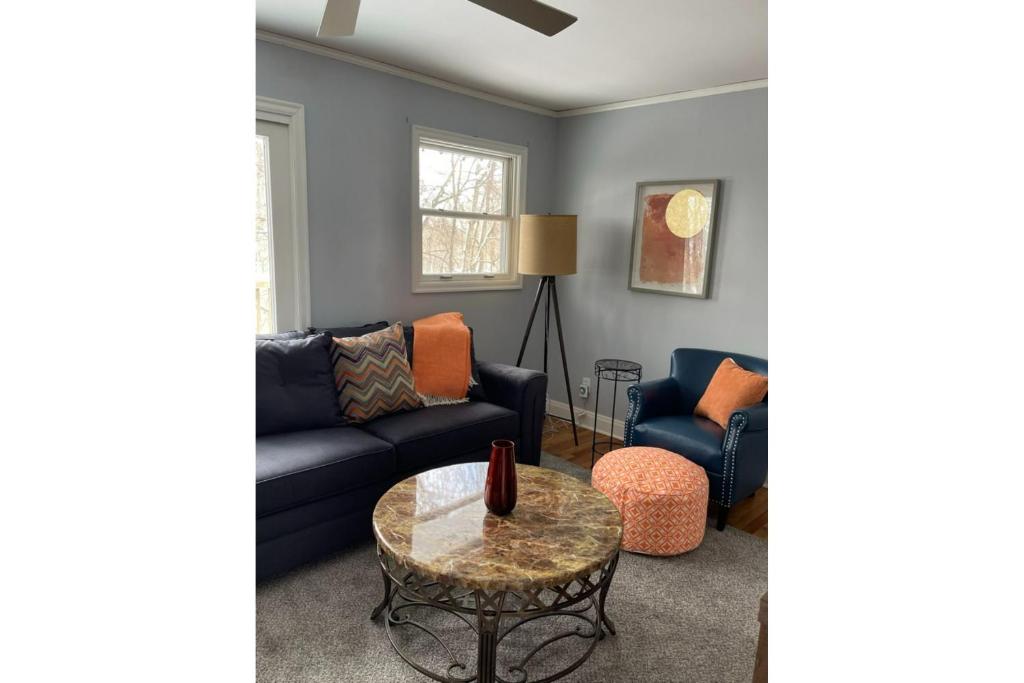 Blue Sunsets Cozy Retreat - Housity