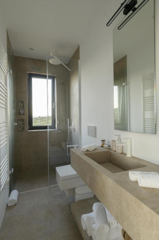 Kúpeľňa v ubytovaní Family & Golf VILLA LAGUNA TOWERS Gialova Navarino