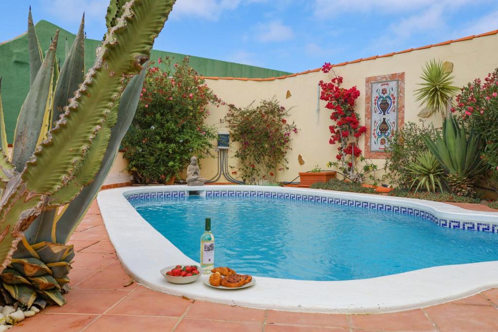 The swimming pool at or close to Morro de las Mesias