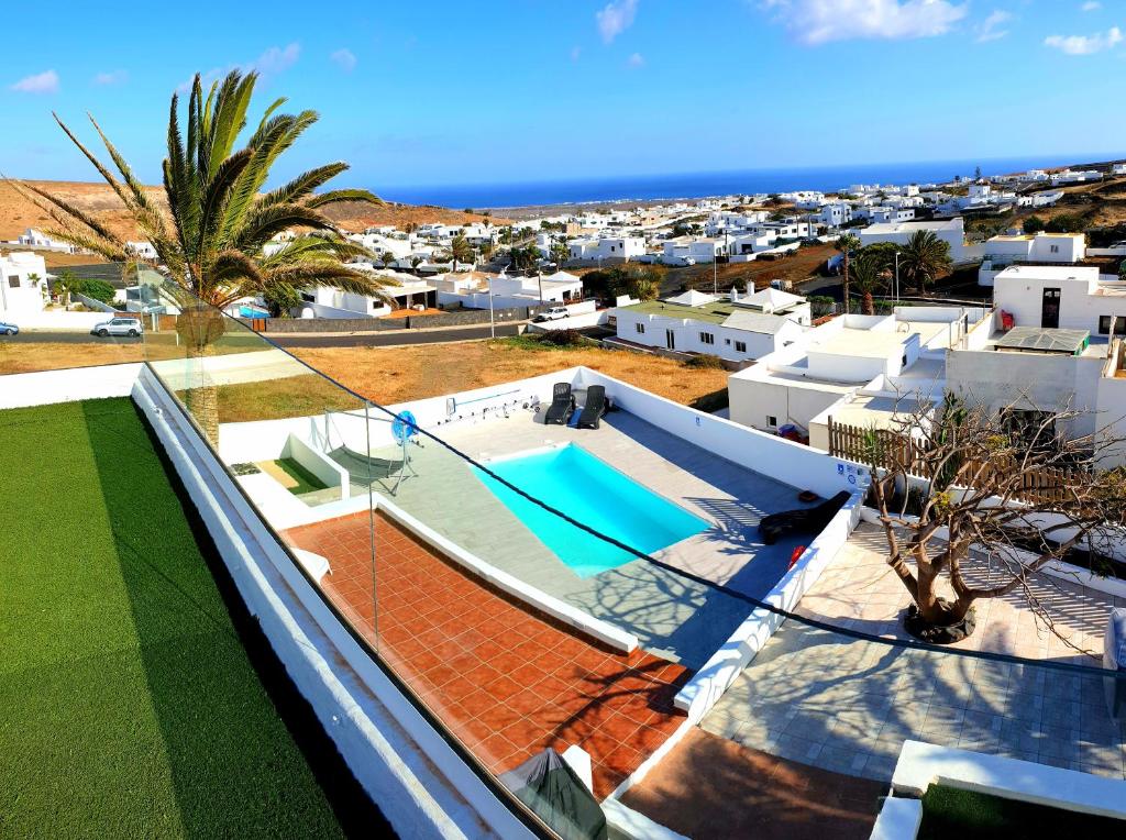 Villa Vista Mar, 360 sqm, pool, whirlpool, gaming room, 85 sqm roof top veya yakınında bir havuz manzarası