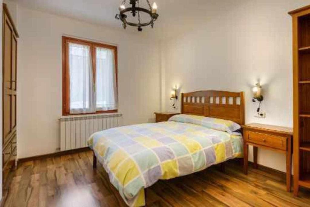 Postel nebo postele na pokoji v ubytování edificio CAPERAN 2hab o hab familiar WOWRURAL