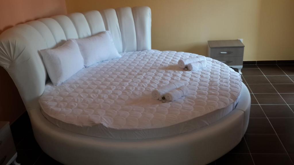 Postel nebo postele na pokoji v ubytování Hotel Konstantin
