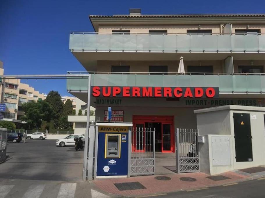 Supermarket alebo iný obchod pri apartmáne alebo v okolí