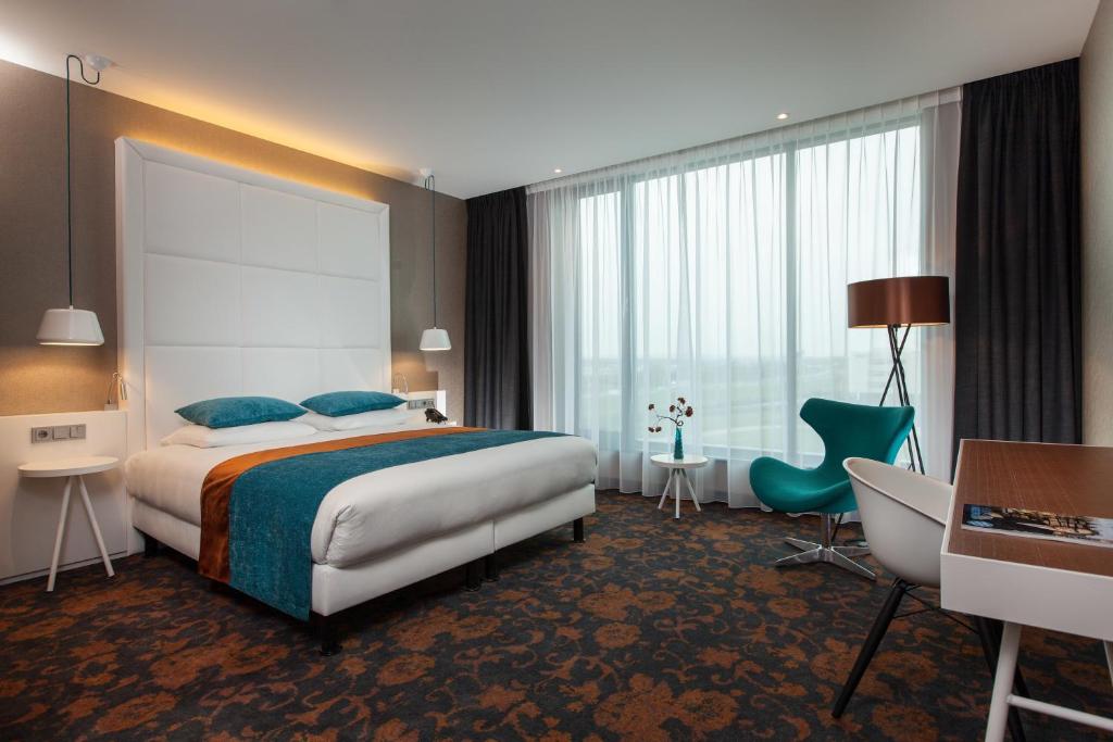Een bed of bedden in een kamer bij Van der Valk hotel Veenendaal