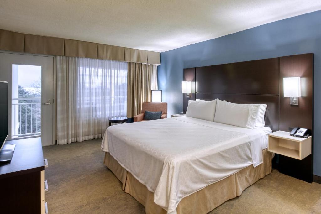 Holiday Inn & Suites Atlanta Airport North, an IHG Hotel - Suite King 1 Chambre Avec Balcon