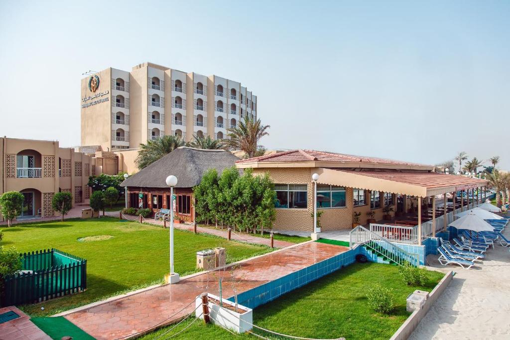 Bazén v ubytování Sharjah Carlton Hotel nebo v jeho okolí