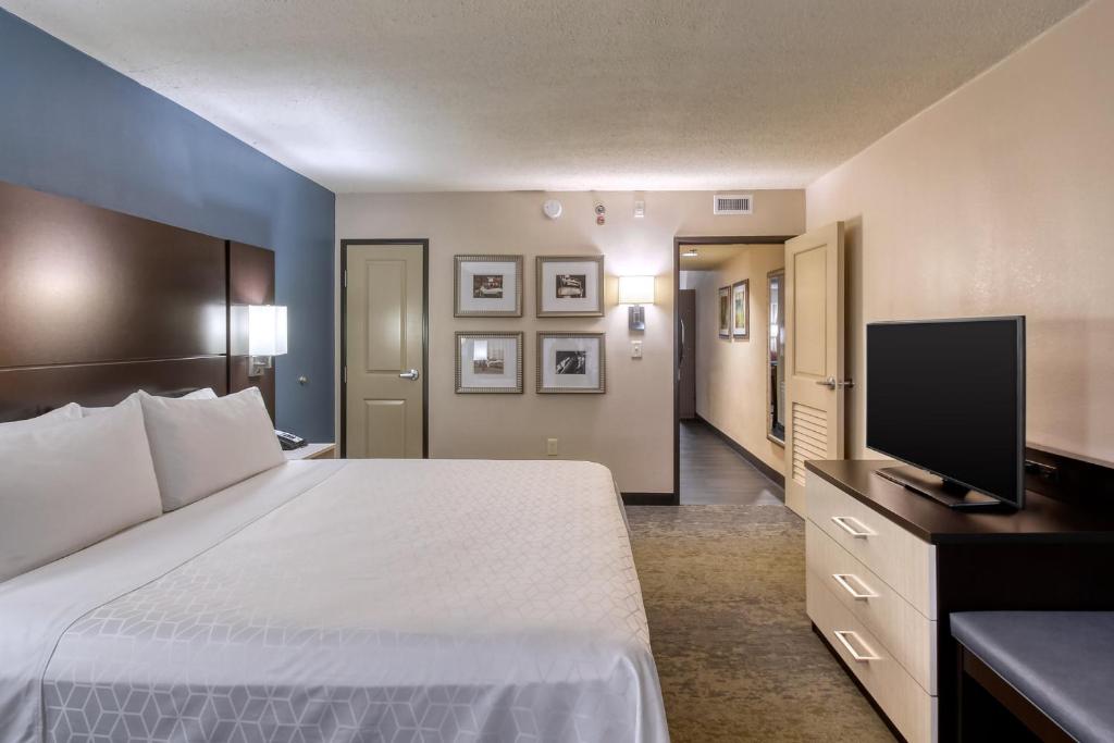 Holiday Inn & Suites Atlanta Airport North, an IHG Hotel - Chambre King Standard Avec Douche Roll-In - Accès Aux Communications