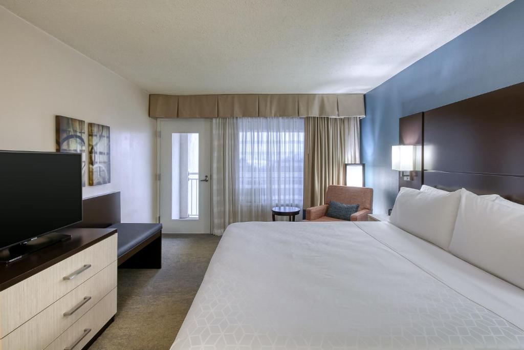 Holiday Inn & Suites Atlanta Airport North, an IHG Hotel - Suite King À Une Chambre Avec Canapé-Lit