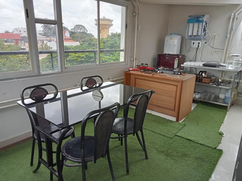Kuchyň nebo kuchyňský kout v ubytování Minimal Poshtel