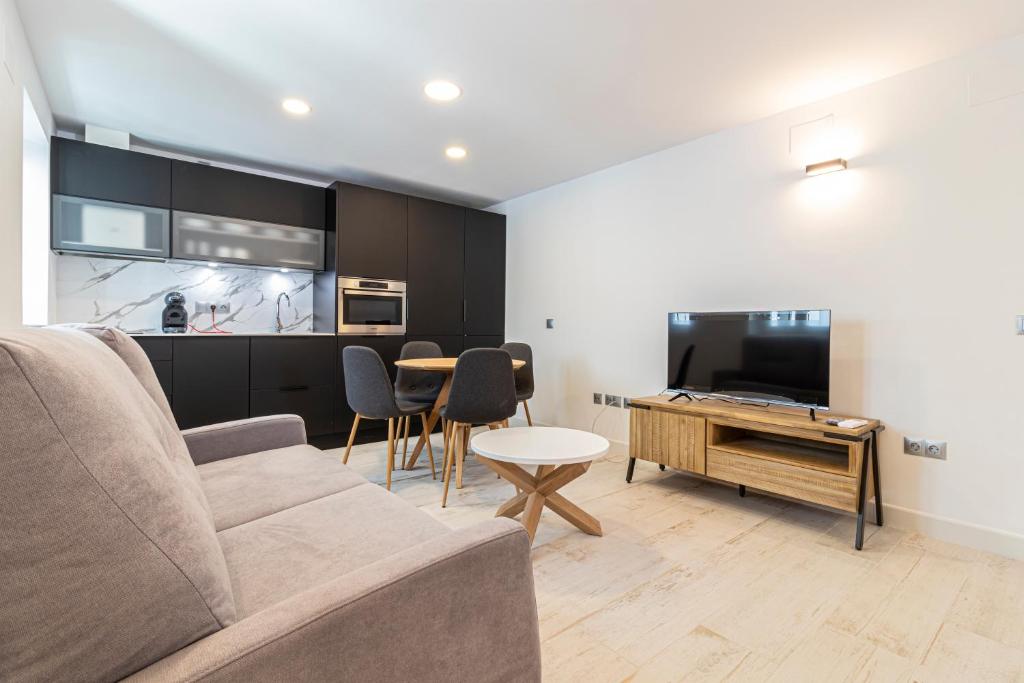 TV a/nebo společenská místnost v ubytování Allo Apartments San Roque 3ºC