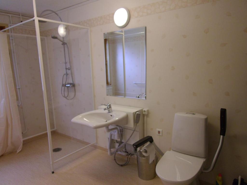 Koupelna v ubytování Mellangården