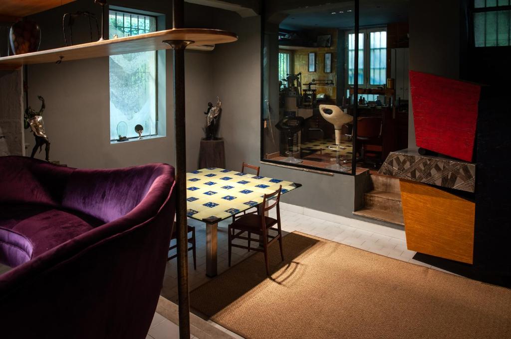 Część wypoczynkowa w obiekcie Atelier Inès Arts & Suites