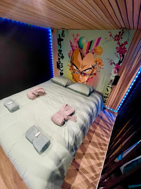 Posteľ alebo postele v izbe v ubytovaní Capsule Manga - Jacuzzi - Billard - Nintendo Switch - Netflix