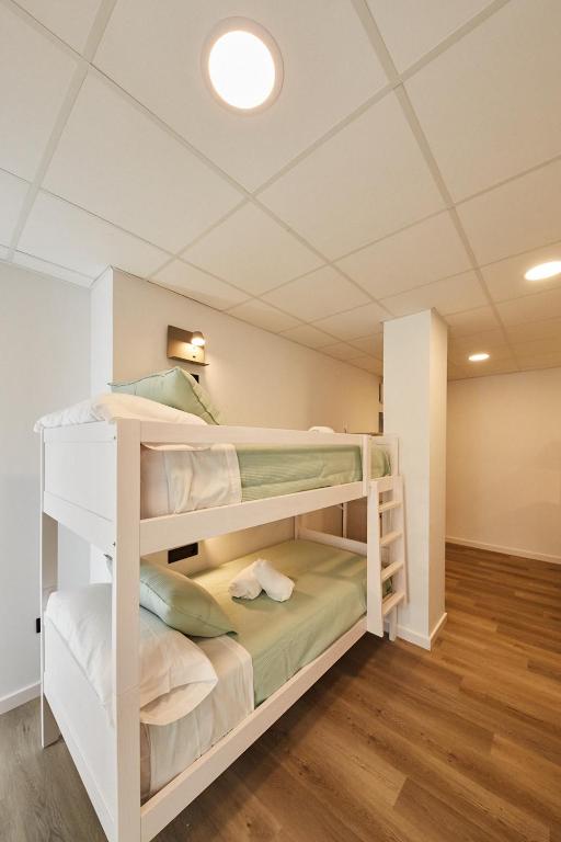 Postel nebo postele na pokoji v ubytování ALBERGUE SEGUE O CAMIÑO