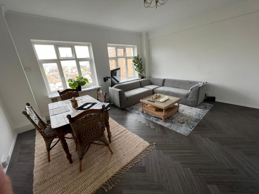 1 Bed Bmth Condo near beach with parking, Bournemouth, UK