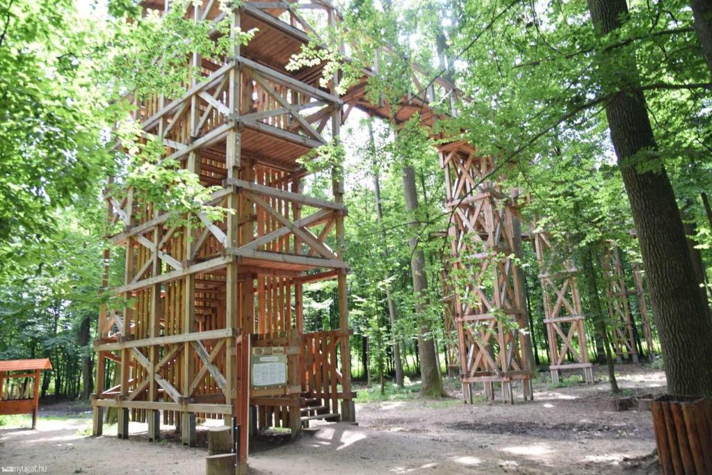Herní místnost nebo prostor pro děti v ubytování Jenny vendégház